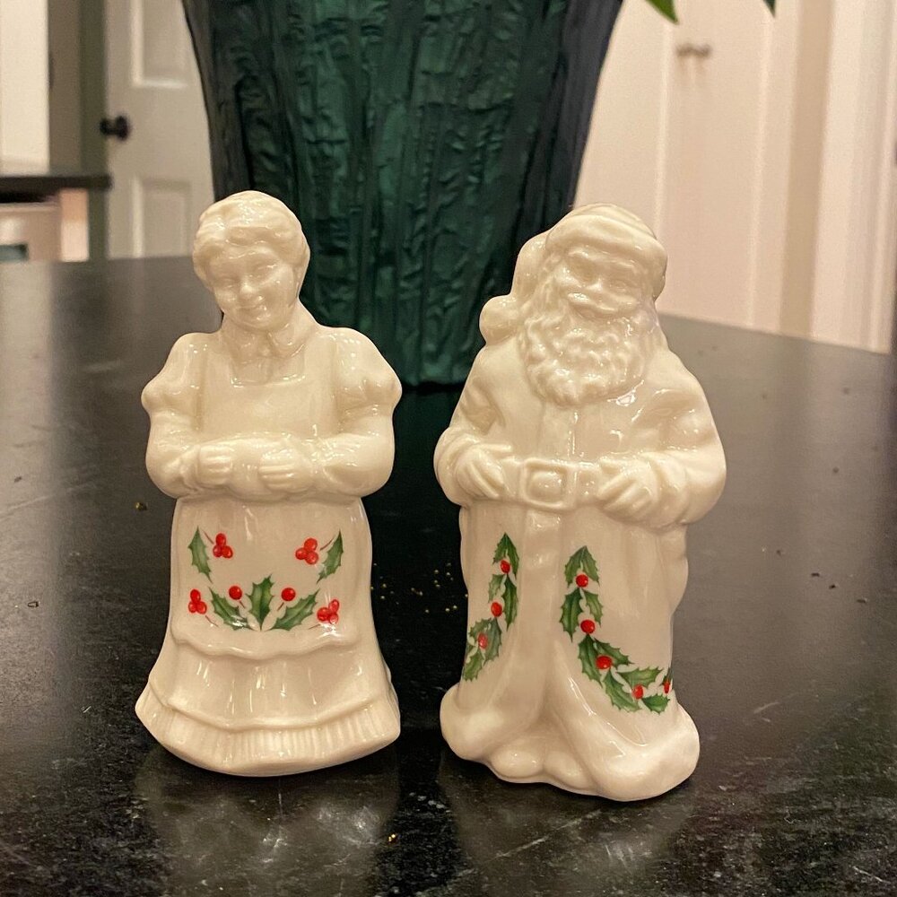 VINTAGE LENOX SANTA & MRS CLAUSE SALT & PEPPER SHAKERS  EXCELLENT CONDITION!